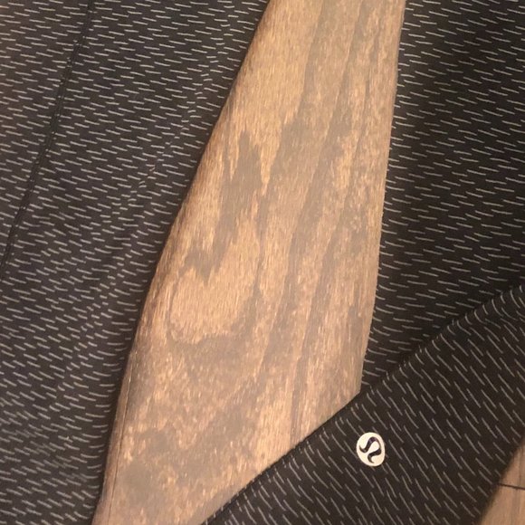 Limited Edition Lulu lemon Leggings size 4 - Picture 5 of 5